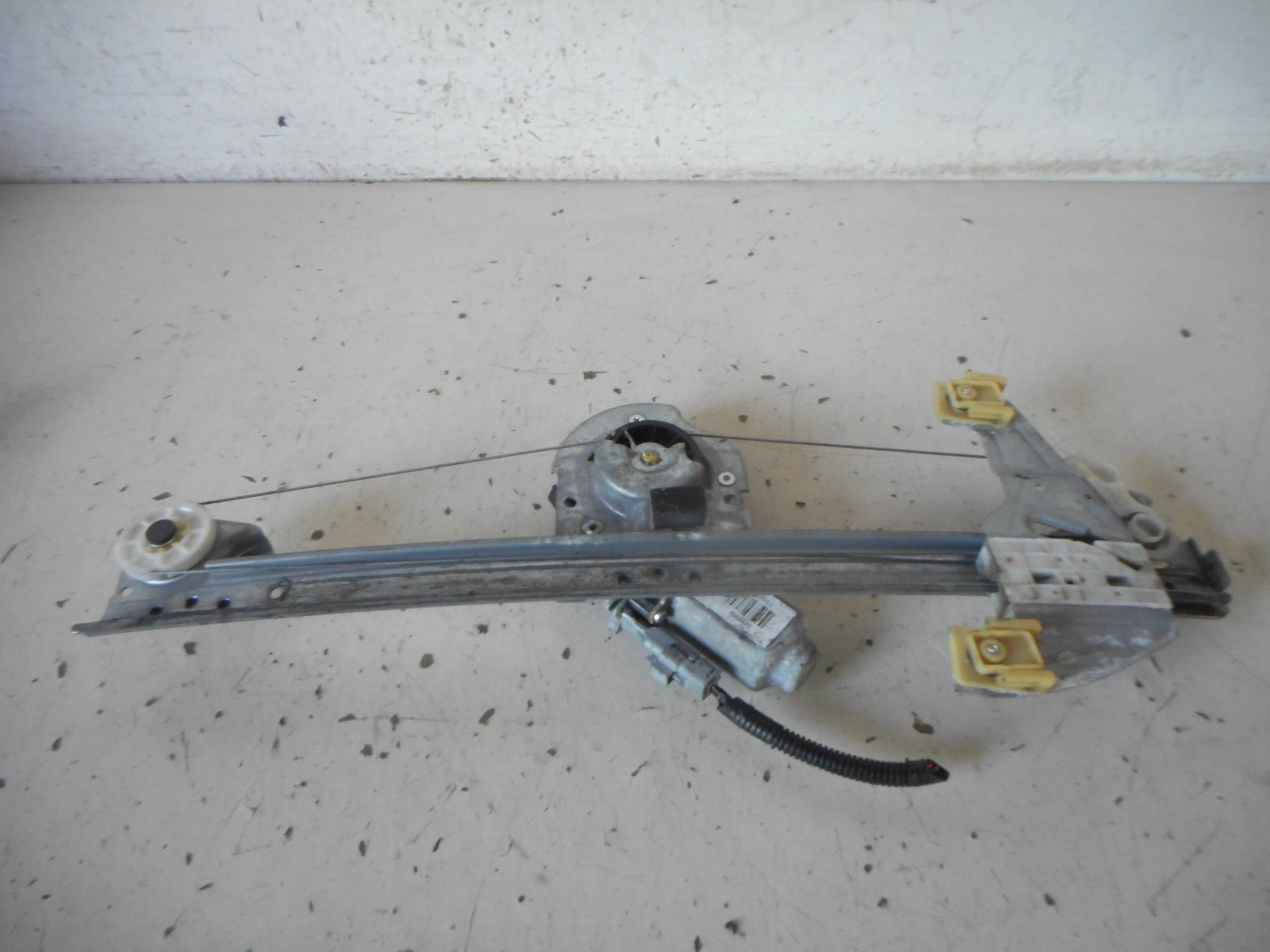 Alzacristallo elettr. porta ant. dx.